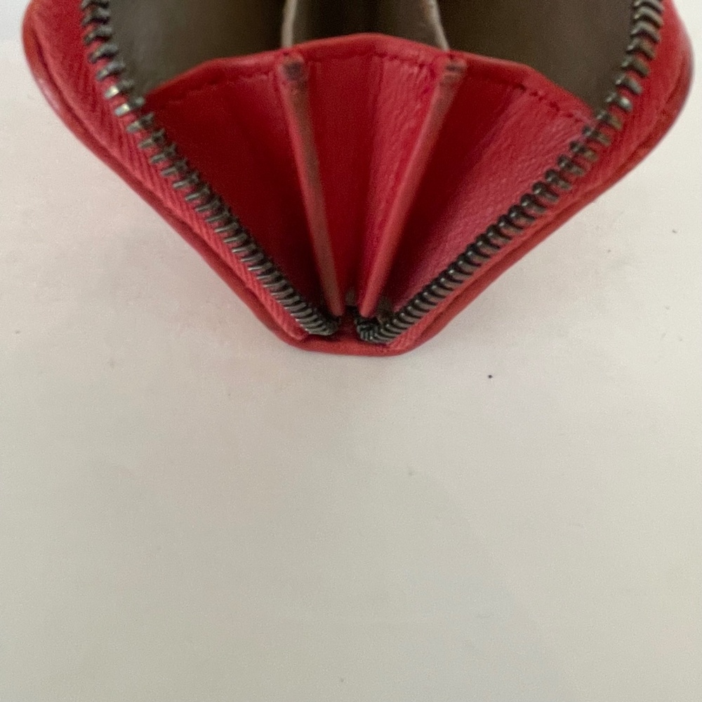 Bottega Veneta Intrecciato Leather Red Ruffle Zip Compact Wallet/Card/Coin Case - Picture 13 of 16